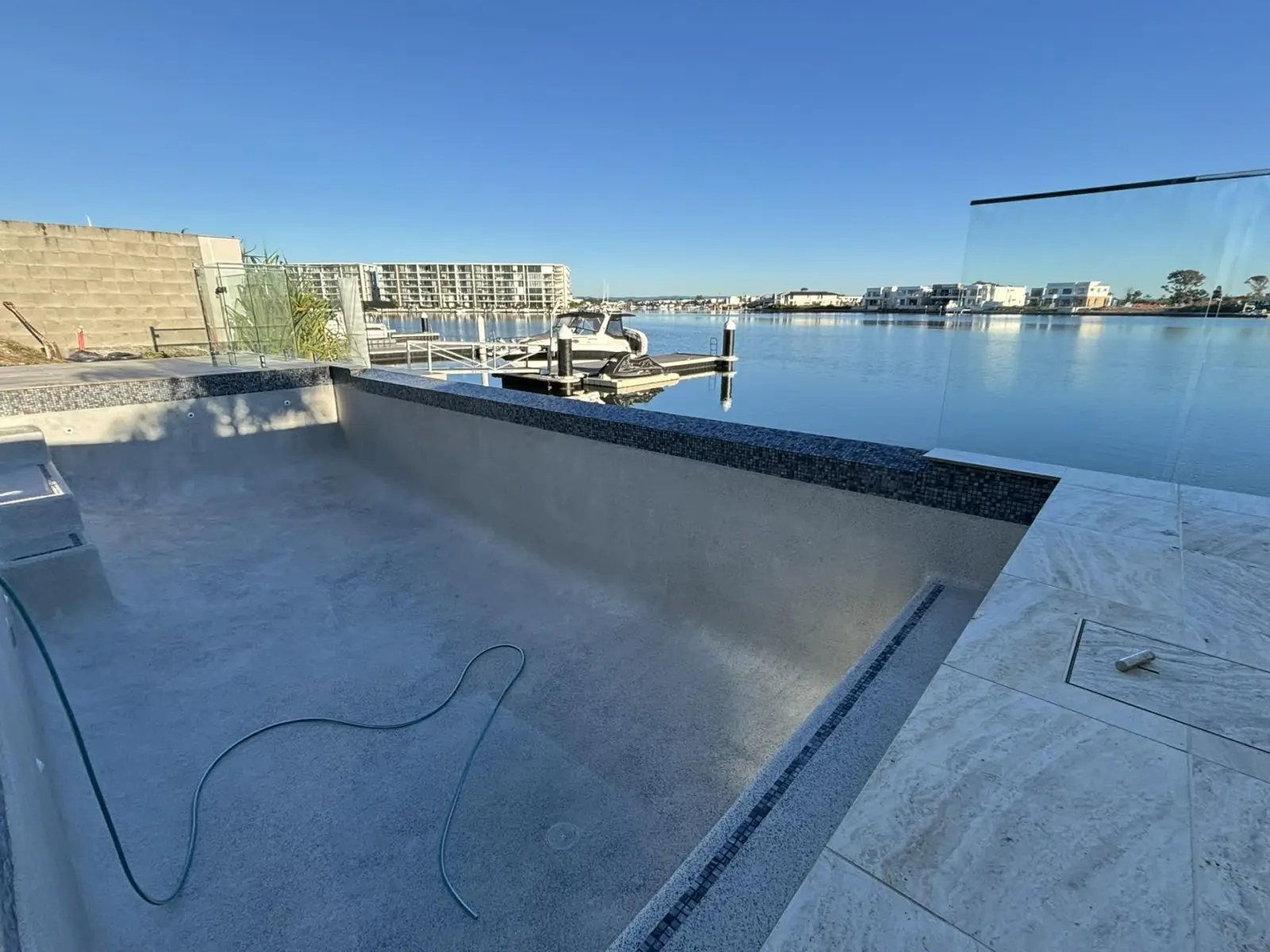 Newport pool overflow edge detail during construction