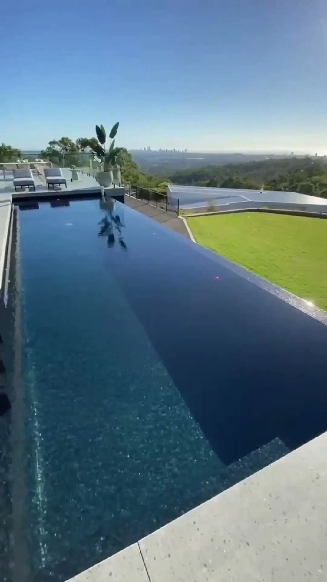 Acreage estate · infinity edge