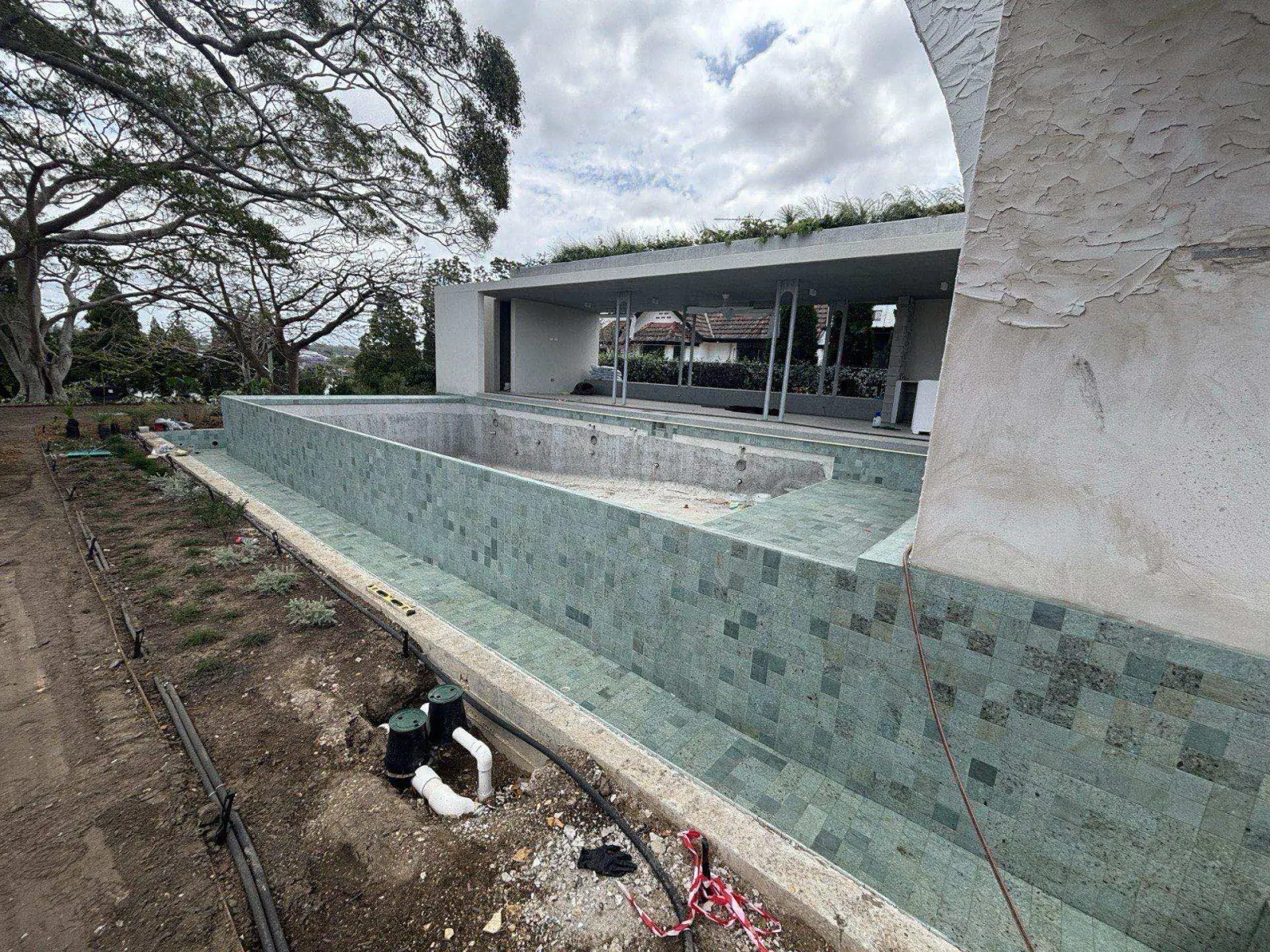 Windsor pool excavation and early reinforcement